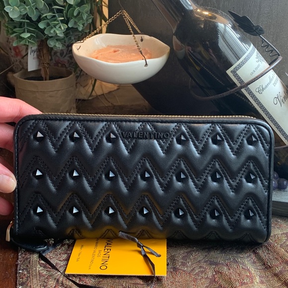 SALE🔥Authentic VALENTINO ROCKSTUDS spikes Quilted leather LG zip around wallet - Picture 2 of 16